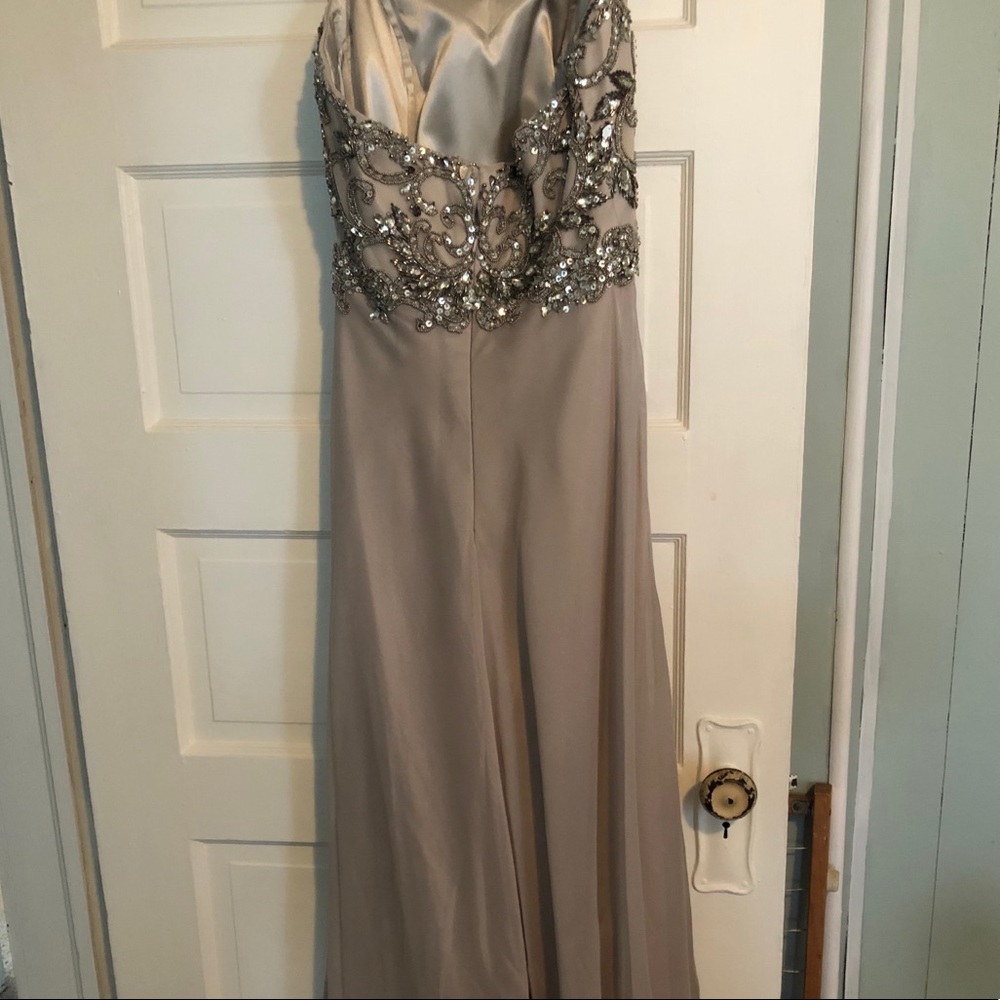 Beautiful Mother of the bride gown - Picture 3 of 7